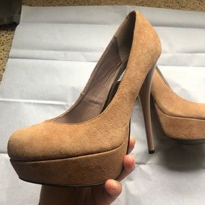 Steve Madden: Nude Pumps